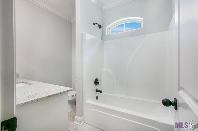 Building Photo - Trendy 4 bedroom, 2 bath home in coveted D...