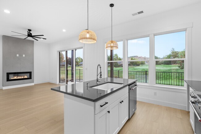 Building Photo - 111 Golf View Dr