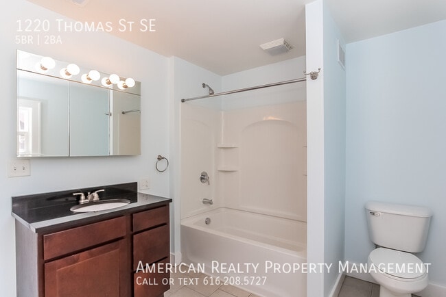 Building Photo - 1220 Thomas St SE