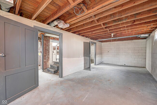 Building Photo - 315 S Webster Ave
