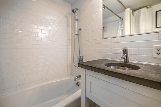 Building Photo - 130 26th St NW