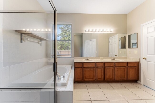 Building Photo - Absolutely stunning 3BR/2BA & 2-Car Garage home in highly sought-after Ballantrae community