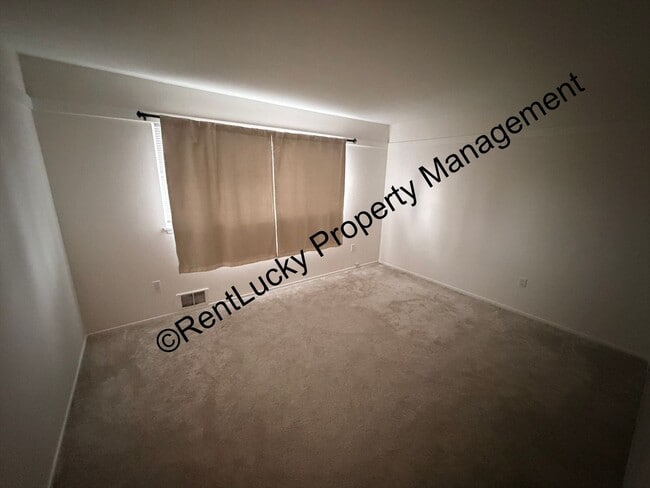 Building Photo - Two Bedroom Two Bath Condo For Rent