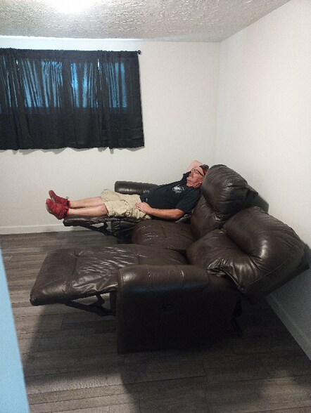 Building Photo - 876 W 4000 S