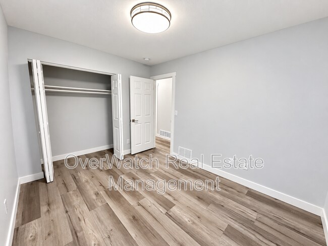Building Photo - 4031 Lunar Dr