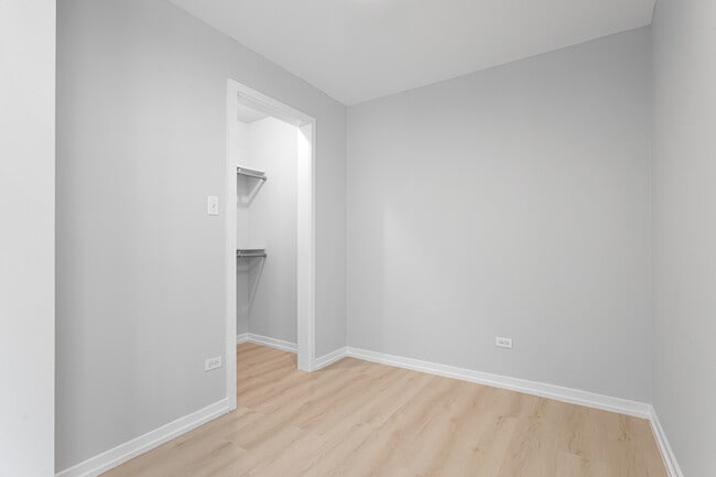 Building Photo - 5411 N Winthrop Ave
