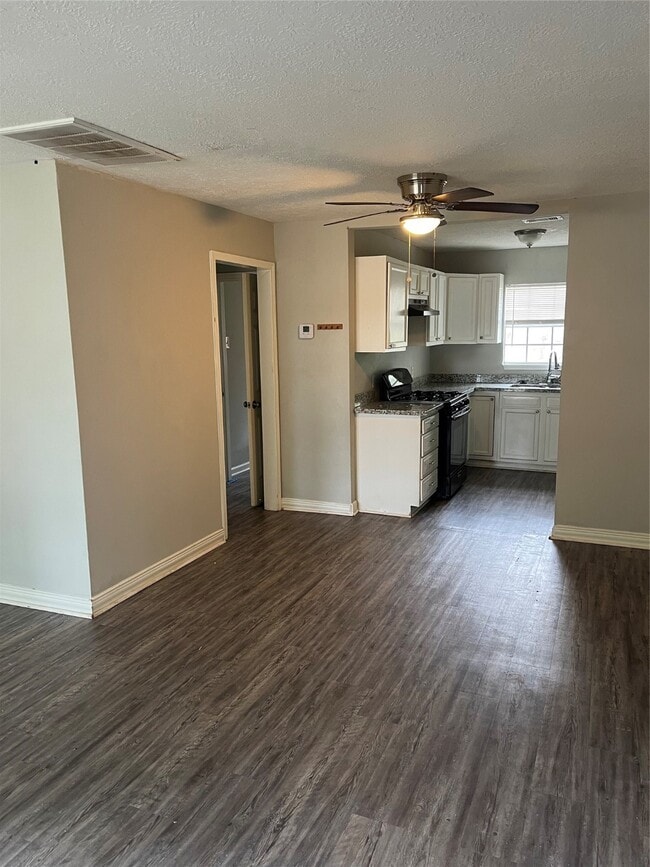 Building Photo - 10533 Barnham St