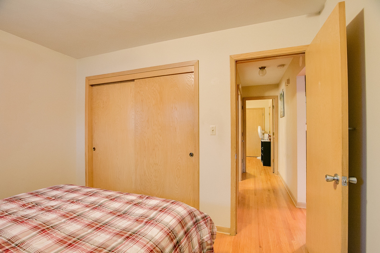 Building Photo - 996 Larpenteur Ave West