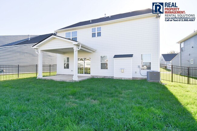 Building Photo - Amazing, modern and spacious home! 4 bd, 2...