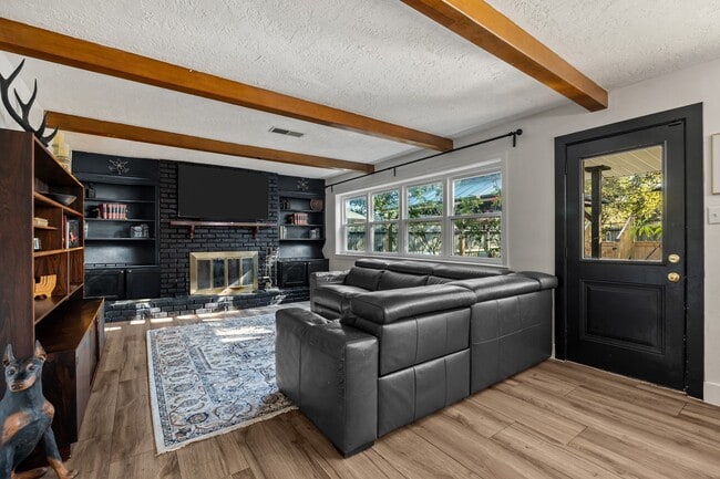 Building Photo - 326 Bayou View Dr