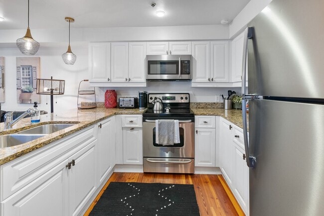 Building Photo - Stunning 2-Story Loft in the Heart of Downtown