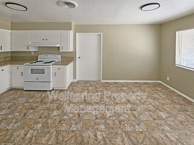 Building Photo - 6552 Valley Ave