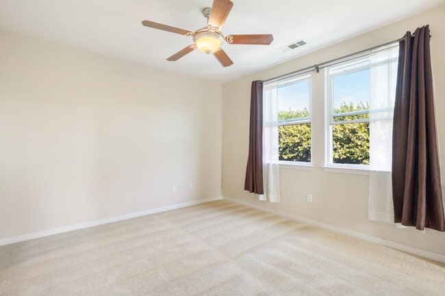 Building Photo - 307 Bautista Pl
