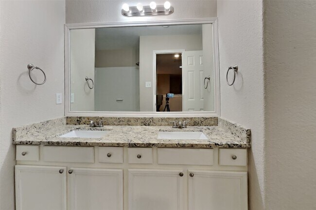 Building Photo - 21415 Flower Valley Cir