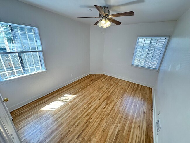 Building Photo - Quaint 3 bedroom Apt Home on 439-443 N. Spaulding Ave.