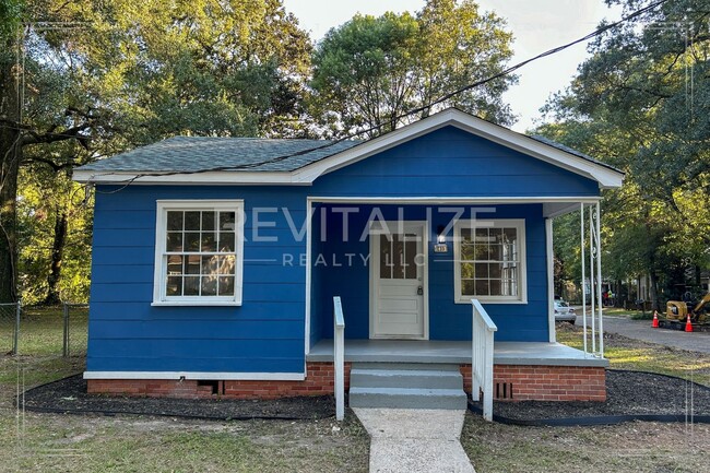 Building Photo - 4 Bedroom/2 Bathroom Home in Mobile!