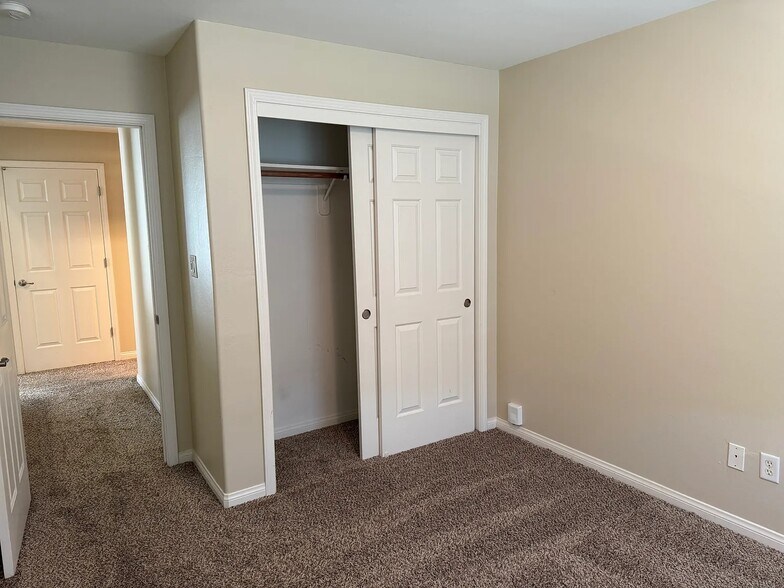 Building Photo - 13325 Boyd Lake Dr