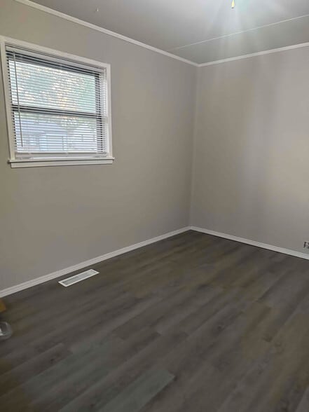 Building Photo - 877 Pontiac Ave