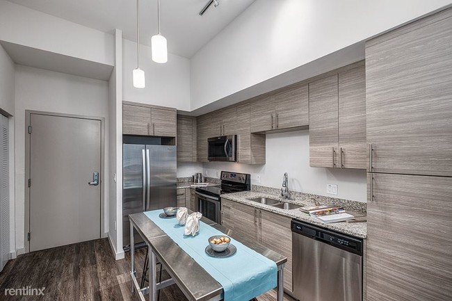 Building Photo - 1 br, 1 bath  - THE Q