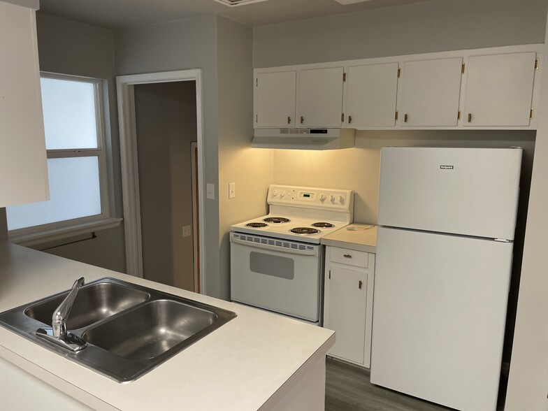 Kitchen 2 - 3011 N Stout Rd