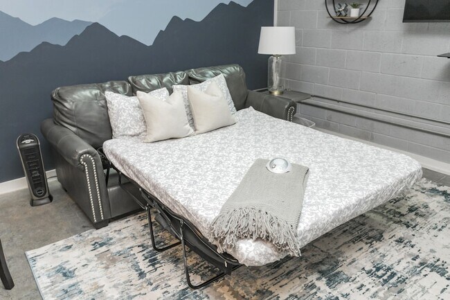 Building Photo - 1064B 2nd Ave S