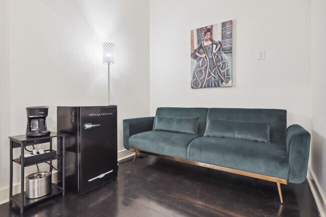 Building Photo - 508 Chartres St