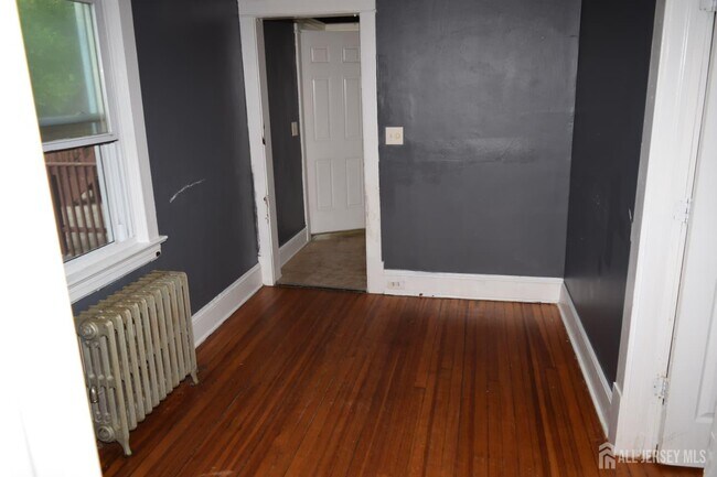 Building Photo - 4027 Woodbridge Ave
