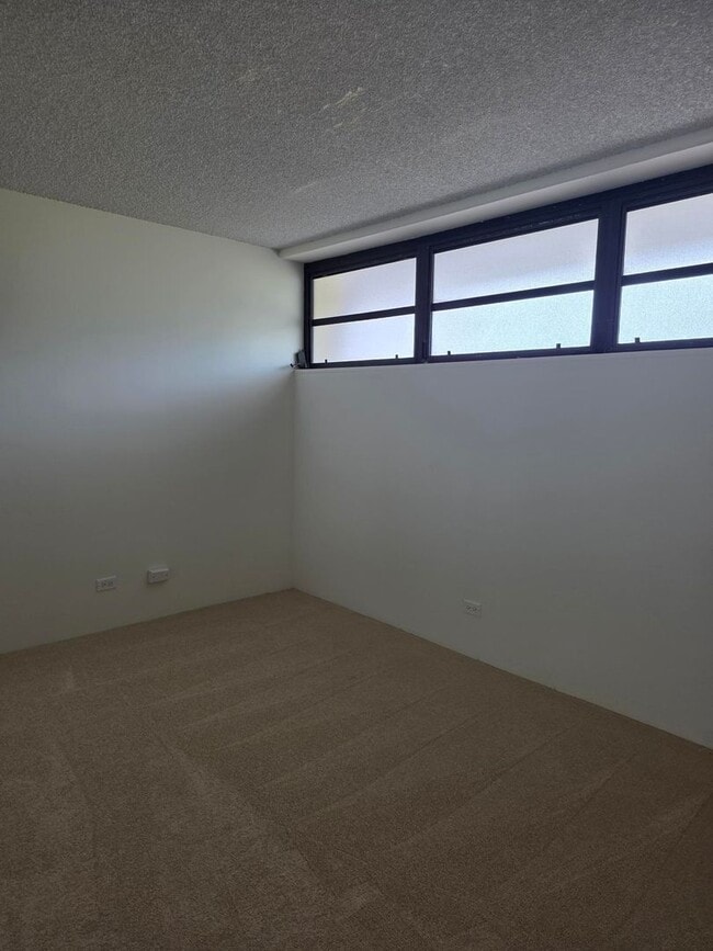 Building Photo - 4300 Waialae Ave