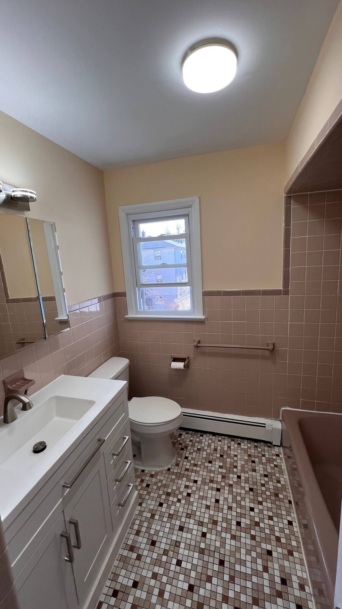 Building Photo - 372 Gilbert Ave