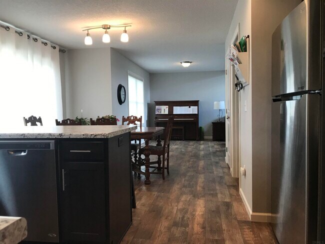 Building Photo - 2119 Meadowsweet Pkwy