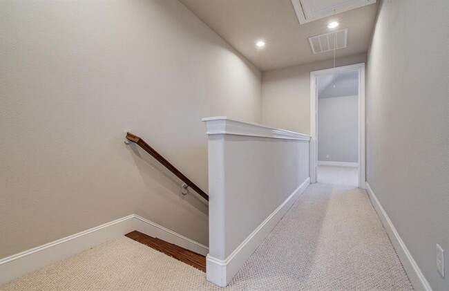 Building Photo - 610 Delano St