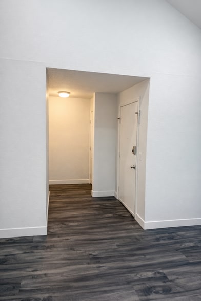 Building Photo - 4300 NE Sunset Blvd