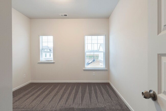 Building Photo - New Construction 3/2.5 Minutes From the He...