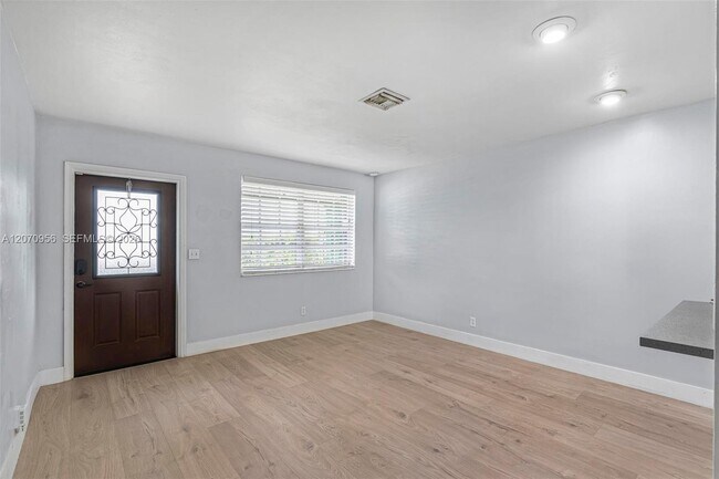 Building Photo - 5001 SW 92nd Terrace
