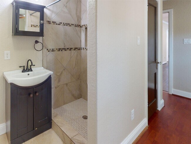 Building Photo - 511 Pearl St