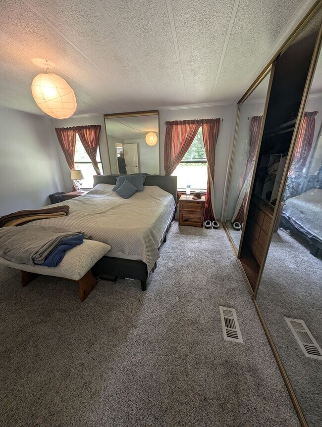 Building Photo - Seabeck 3 Bedroom Oasis Available for Rent...