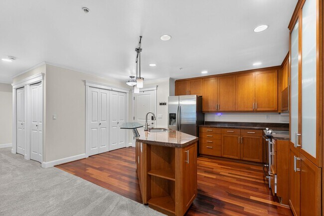 Building Photo - 2Bd/1Ba Seattle Condo