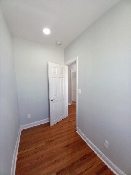 Building Photo - 943 E Stafford St
