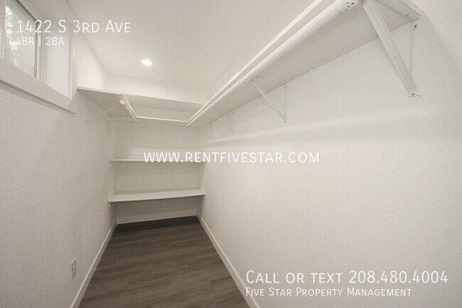 Building Photo - 1422 S 3rd Ave