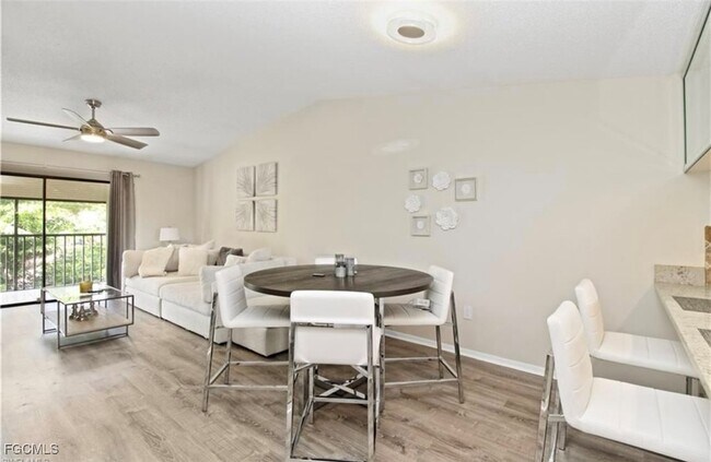 Building Photo - 9285 Lake Park Dr
