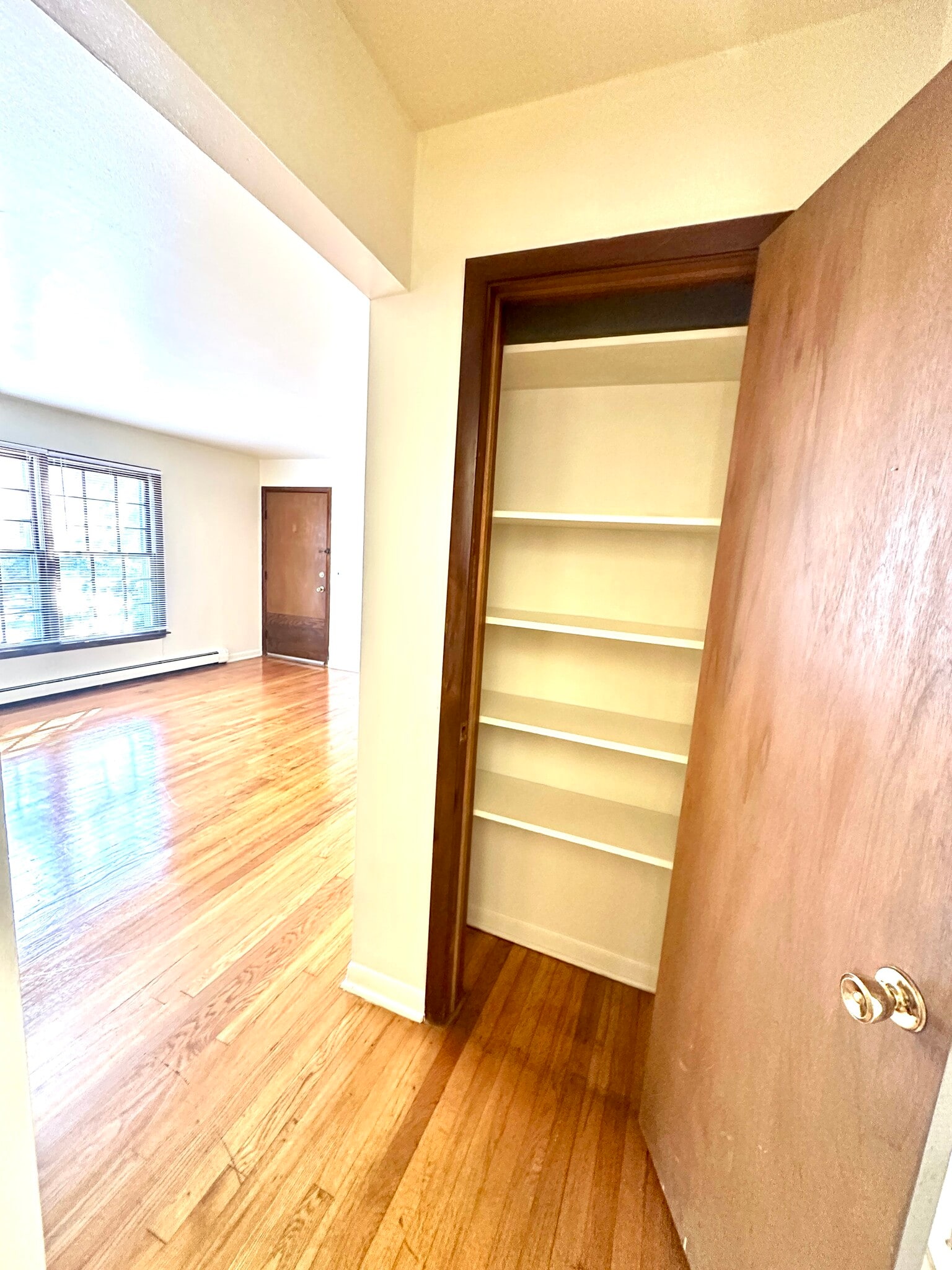 Building Photo - 516 Lake Ave
