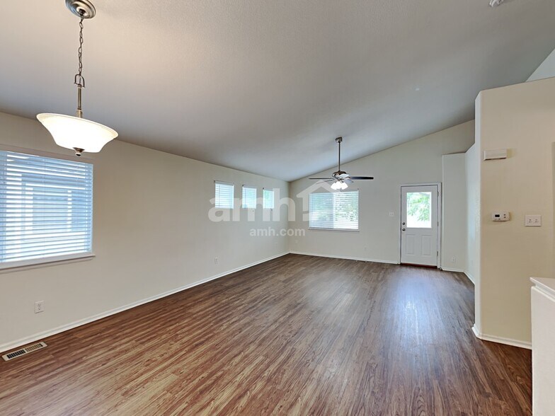 Building Photo - 11260 Jamaica St