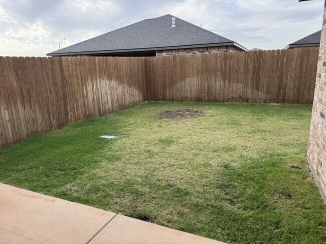 Building Photo - 520 Thicket Dr