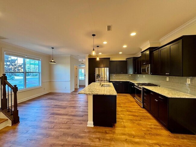 Building Photo - 563 Balsam Fir Dr