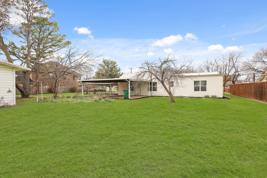 Building Photo - 2340 Harris Ln