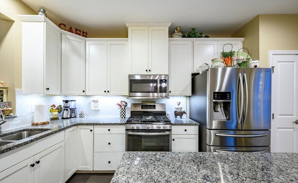 Building Photo - 303 Bayside Ct