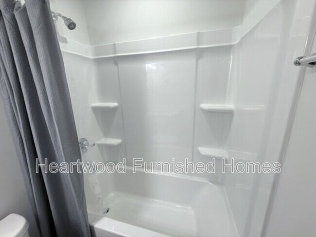 Building Photo - 807 Coburg Ln