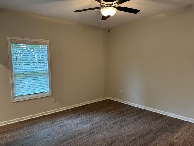 Building Photo - 205 Cherry Way