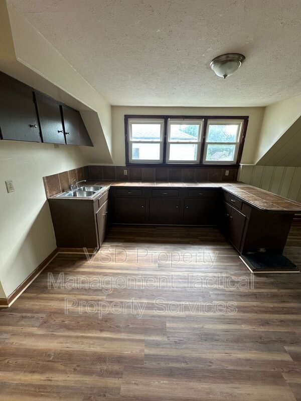 Building Photo - 4413 Woburn Ave