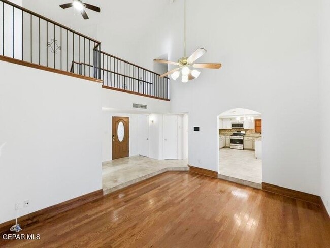 Building Photo - 10916 Loma De Luz Pl